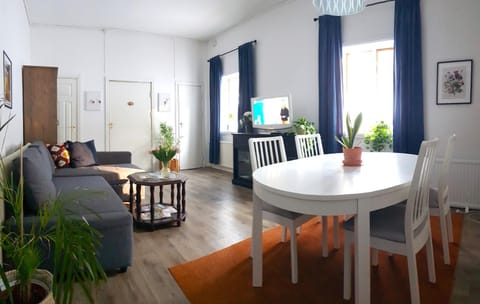 Living room, Seating area, Dining area, Sunrise