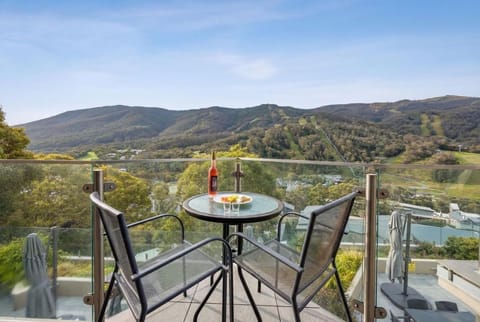 Balcony/Terrace, Mountain view