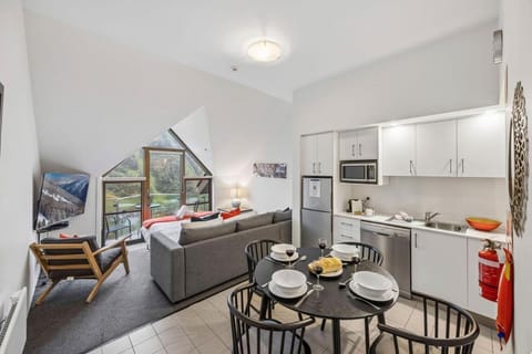 Living room, Seating area, Dining area, kitchen