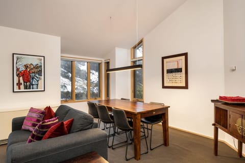 Seating area, Dining area