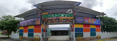 Facade/entrance