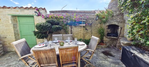 Patio, Dining area