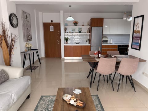 Living room, Dining area, kitchen