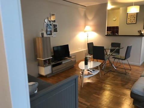 TV and multimedia, Living room, Decorative detail