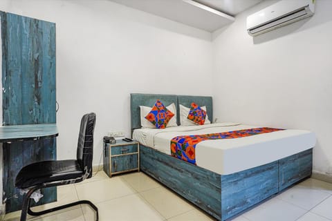Photo of the whole room, Bedroom, air conditioner