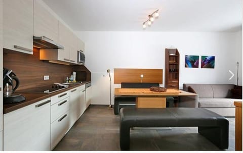 Kitchen or kitchenette, Seating area, Dining area, stove