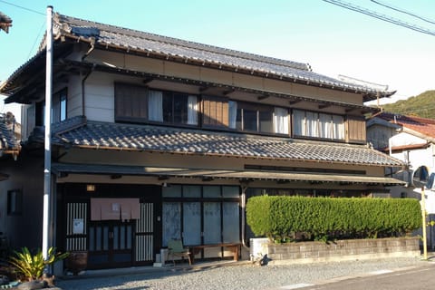 Property building, Day