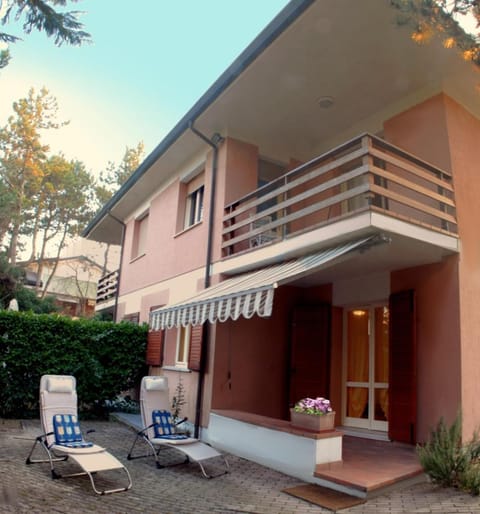 Property building, Patio, Facade/entrance