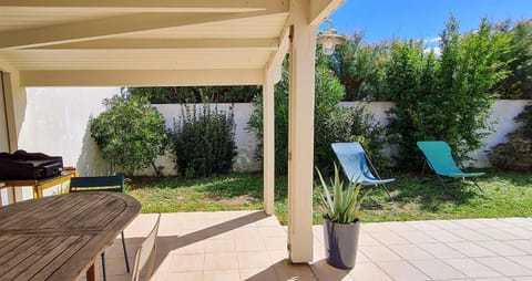 Patio, Garden, Garden view, sunbed