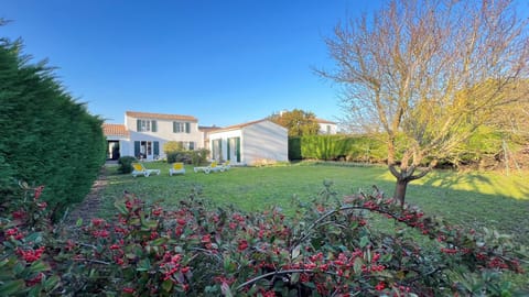 Property building, Natural landscape, Garden, Balcony/Terrace, Garden view