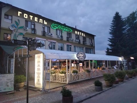 Restaurant/places to eat, Night