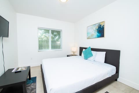 Spacious entire Apartment with Free Parking Apartment in Hollywood