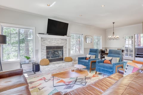 Captains Quarters Retreat House in Round Hill Village