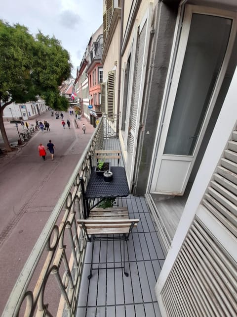 Property building, Balcony/Terrace, City view, Street view