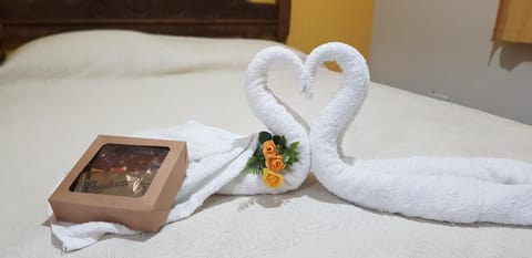 Bed, Bedroom, towels