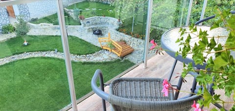 Balcony/Terrace, Garden view