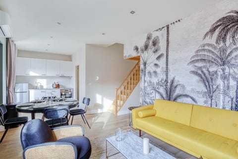 Kitchen or kitchenette, Living room, Seating area
