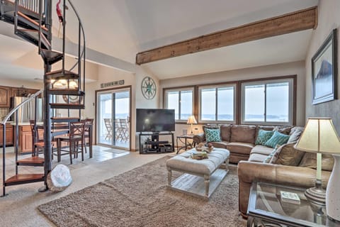 1 Mi to Dining! Lakeside Group Getaway in Ozarks Apartment in Osage Beach