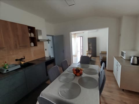 Kitchen or kitchenette, Living room, Seating area