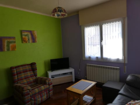 Communal lounge/ TV room, Living room, Seating area, internet