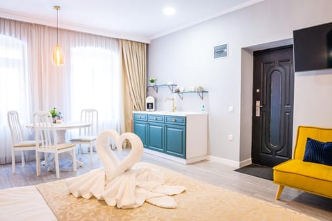 Kitchen or kitchenette, Photo of the whole room, Seating area