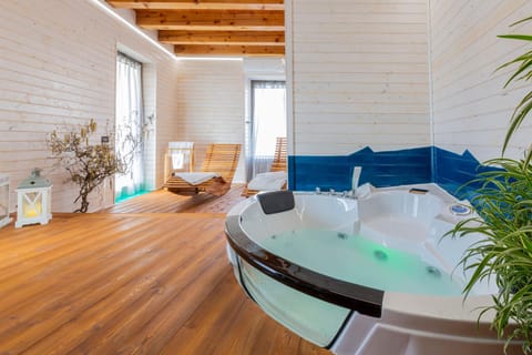 Hot Tub, Spa and wellness centre/facilities