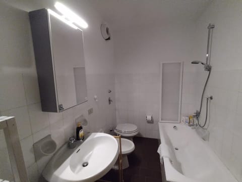 PARK SIDE Apartment Apartment in Province of Brescia