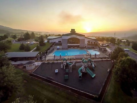 Pool view, Swimming pool