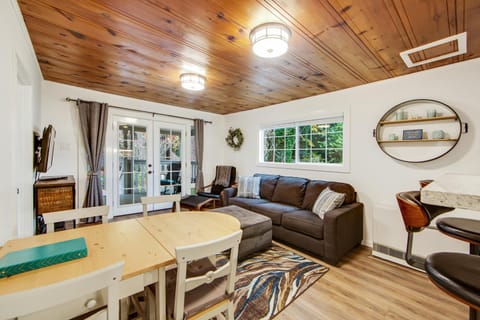 Wanderlust Cottage House in Guerneville