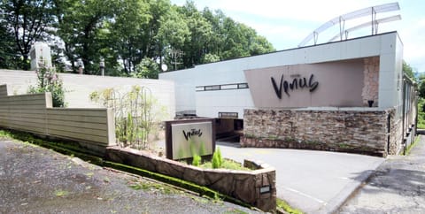 Property building, Facade/entrance, Property logo or sign, Property logo or sign, Other, Area and facilities
