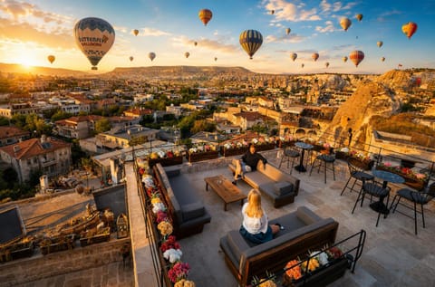 Property building, Nearby landmark, Day, People, Natural landscape, Activities, Bird's eye view, View (from property/room), Balcony/Terrace, City view, Landmark view, Mountain view, Sunrise, Sunset, group of guests