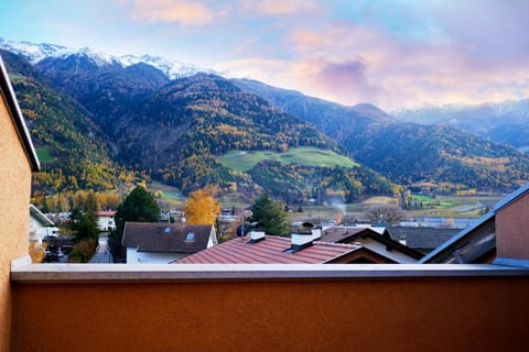 Balcony/Terrace, Mountain view
