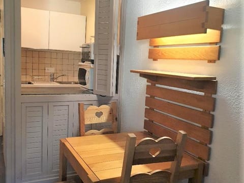 Appartement 32m², centre Croisette, 5 couchages, Wifi, animaux admis - FR-1-574-25 Apartment in Les Allues