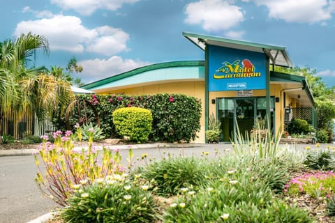 Property building, Facade/entrance, Property logo or sign, Garden, Lobby or reception
