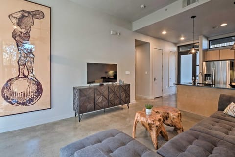 Urban Escape in SoLA with Private Patio! Apartment in Zilker