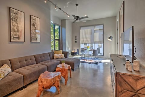 Urban Escape in SoLA with Private Patio! Apartment in Zilker