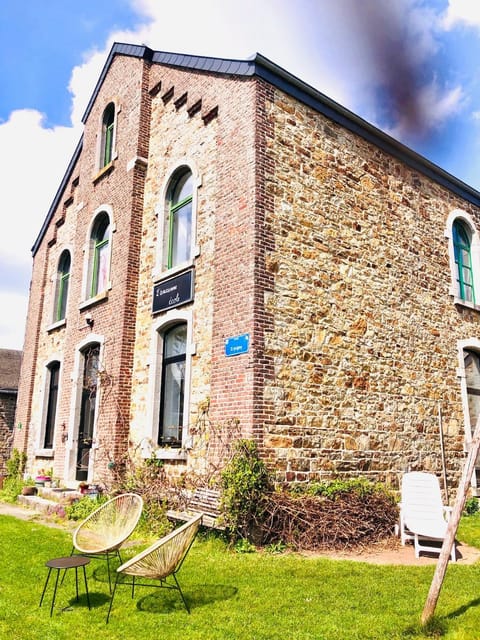 L'ancienne école d'Erpigny House in Wallonia, Belgium