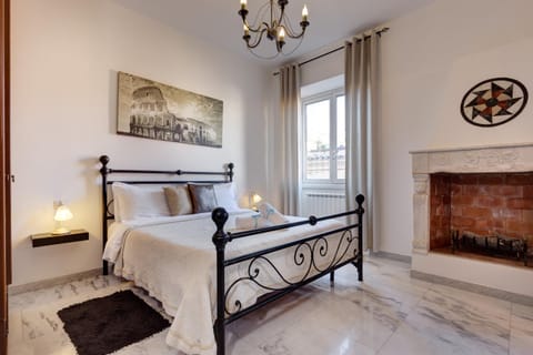 Photo of the whole room, Decorative detail, Bedroom