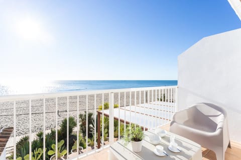 View (from property/room), Balcony/Terrace, Sea view