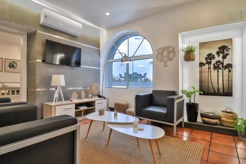 Living room, Lobby or reception, Decorative detail, Seating area