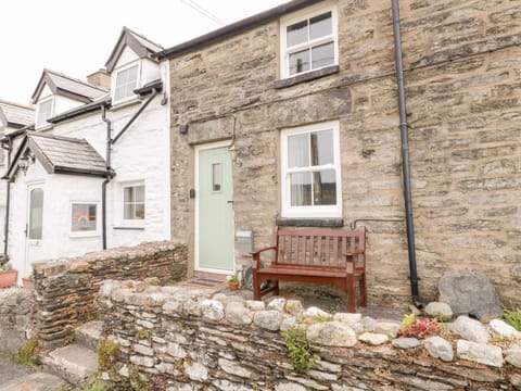 Afallon House in Bro Machno