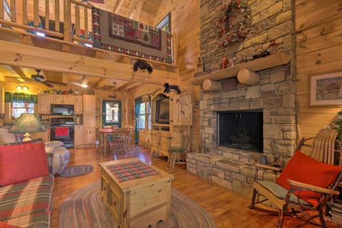Lake Lure Log Cabin with Grill, Near Hiking! Cabin in Lake Lure