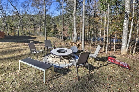 White Oak Creek Home with Views, Deck and Pool Access! House in Alabama