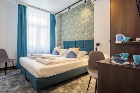 Bed, Coffee/tea facilities, Photo of the whole room, Bedroom