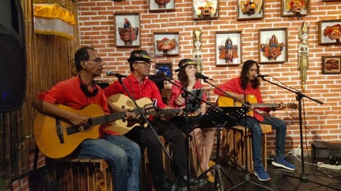 People, Activities, Lounge or bar, Evening entertainment