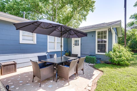 1 Mi to Dtwn Family-Friendly Brenham Bungalow! House in Brenham