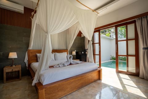 Bed, Photo of the whole room, Bedroom, Swimming pool, towels, air conditioner