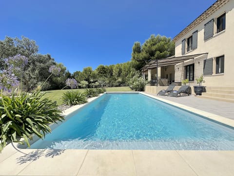 Property building, Garden, Garden view, Pool view, Swimming pool, sunbed