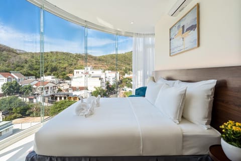 Bed, Photo of the whole room, Mountain view
