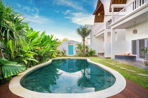 Property building, Garden, Swimming pool